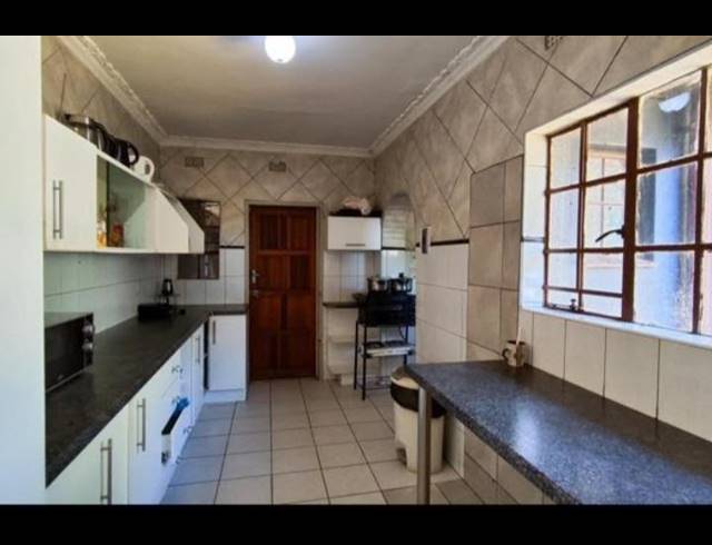 3 BEDROOM HOUSE FOR SALE IN BIRCHLEIGH